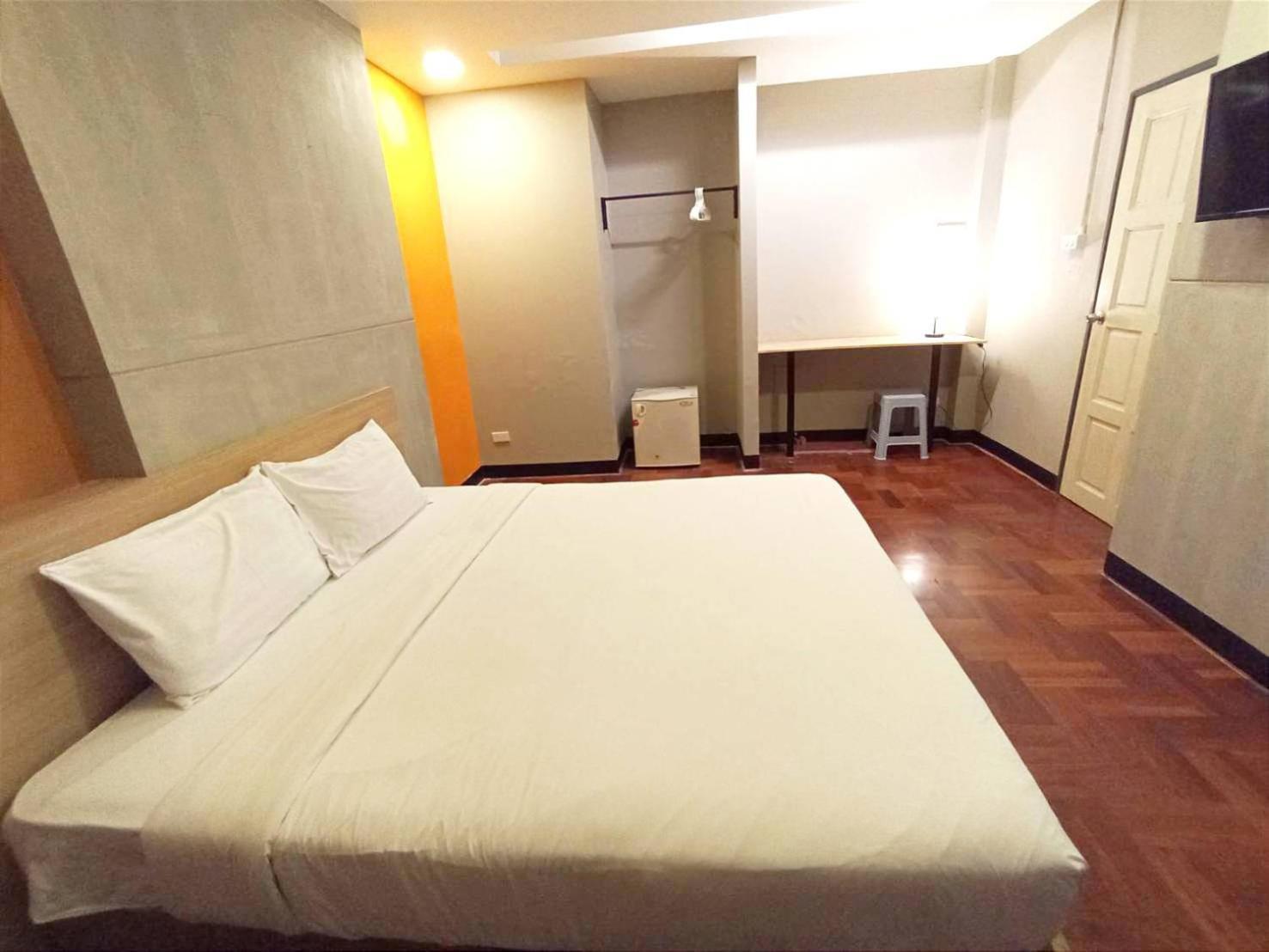 Go Inn Bts Surasak Silom Bkk โกอินน์ บีทีเอส สถานีสุรศักดิ์ Bangkok Buitenkant foto